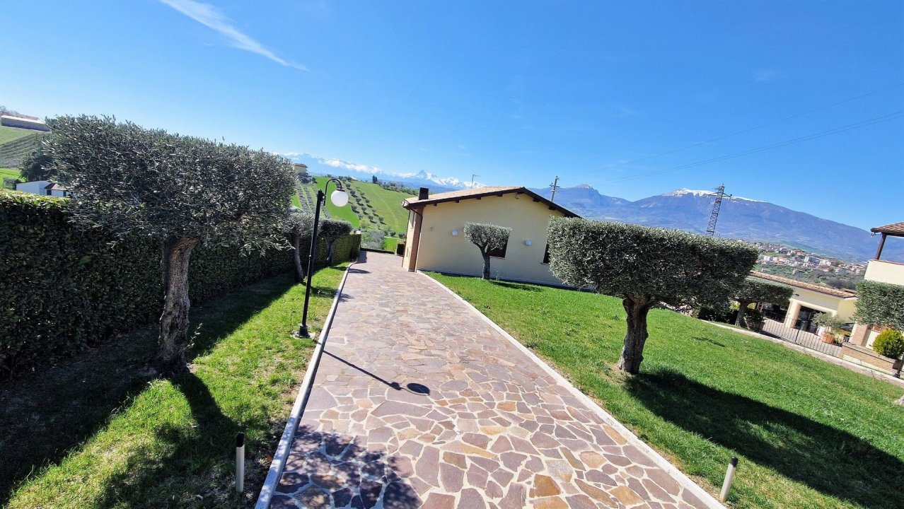 Vendita villa in zona tranquilla Ancarano Abruzzo foto 24