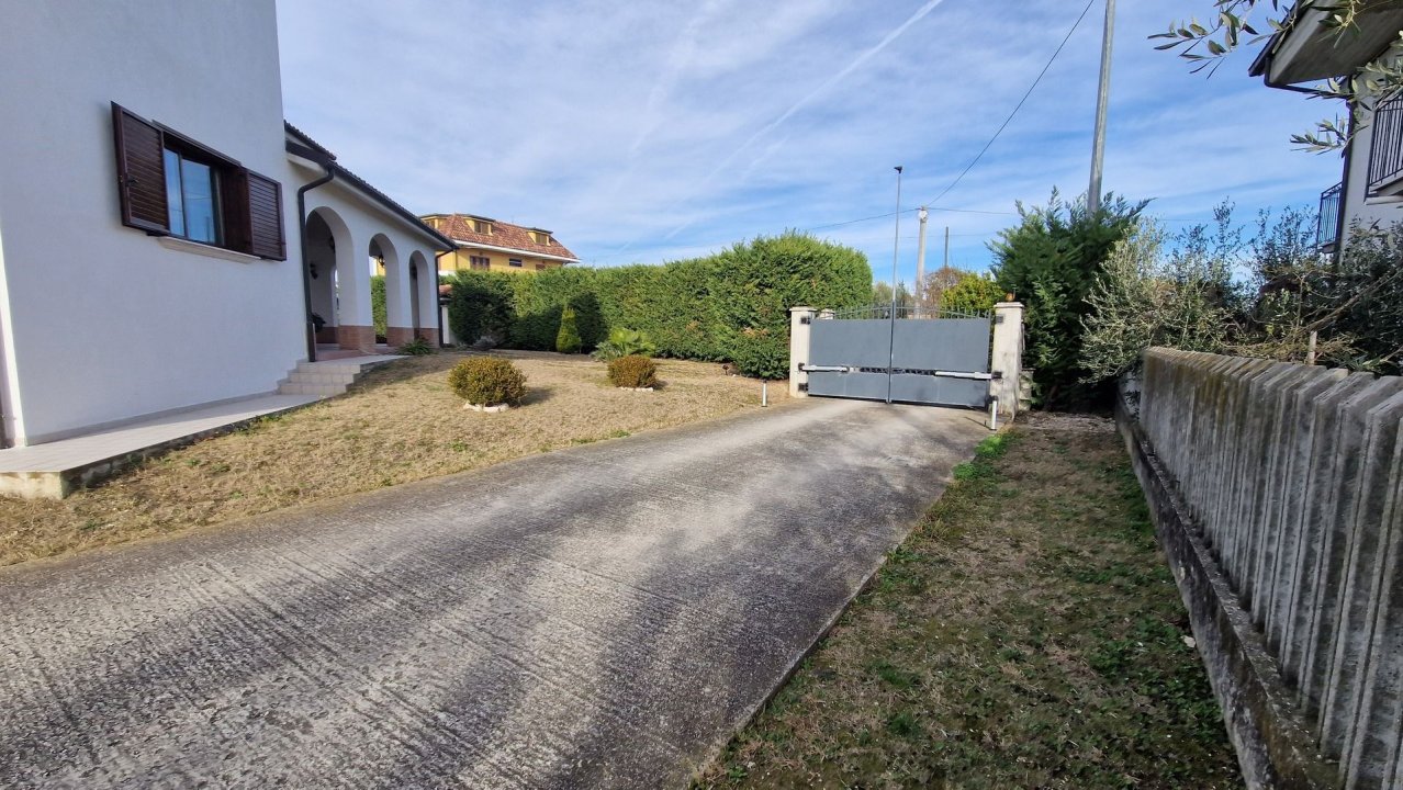 Vendita villa in zona tranquilla Sant´Egidio alla Vibrata Abruzzo foto 45