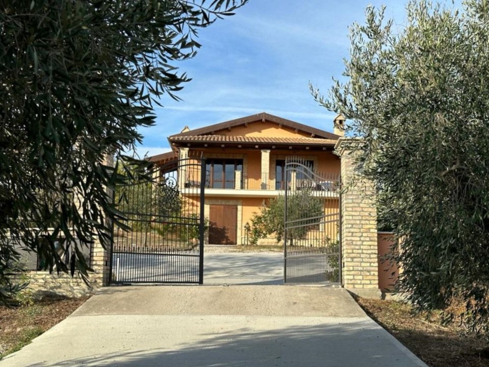 Vendita villa in zona tranquilla Pineto Abruzzo foto 1