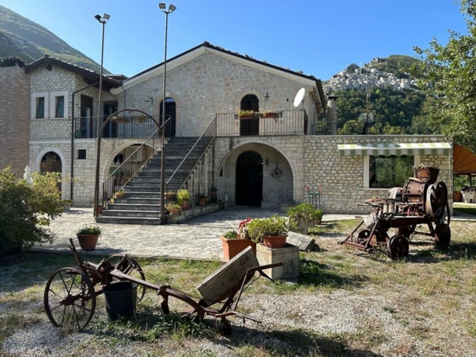 Affitto attività commerciale in zona tranquilla Pennapiedimonte Abruzzo foto 3