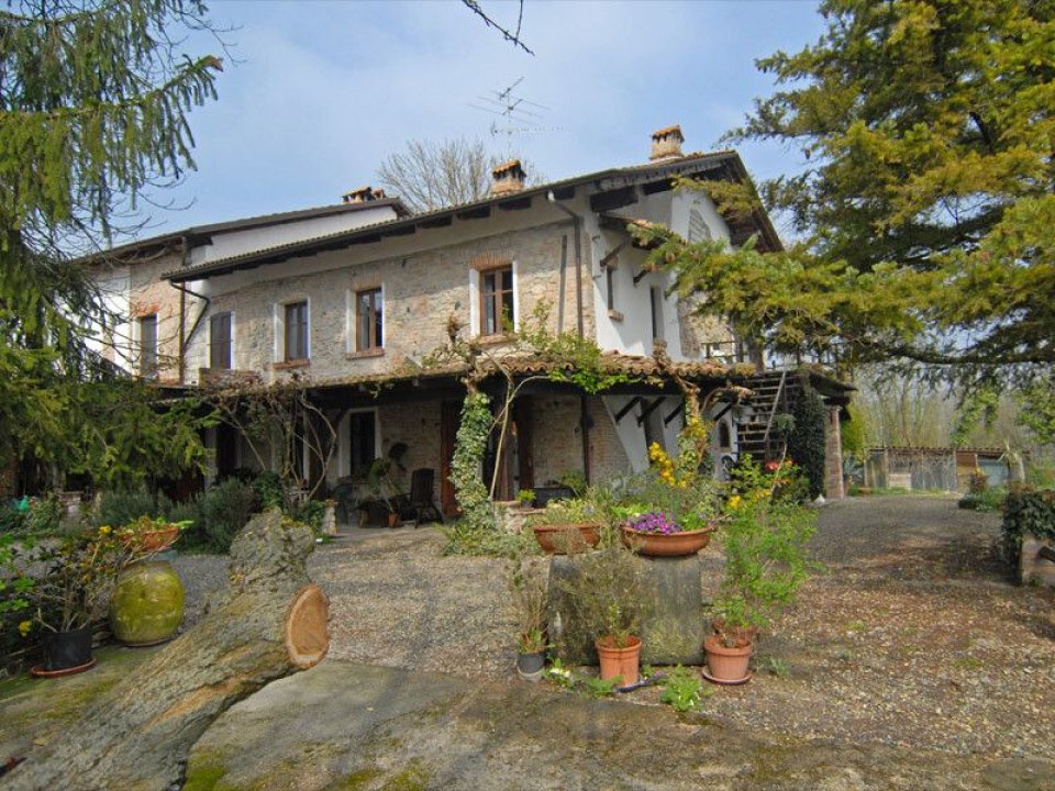 Vendita casale in zona tranquilla Cerrina Monferrato Piemonte foto 1