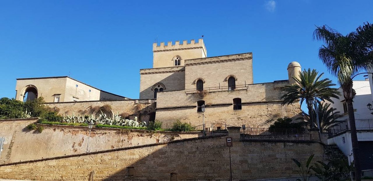Vendita castello in città Parabita Puglia foto 2