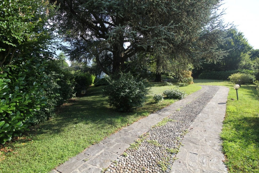 Vendita villa in zona tranquilla Calco Lombardia foto 5