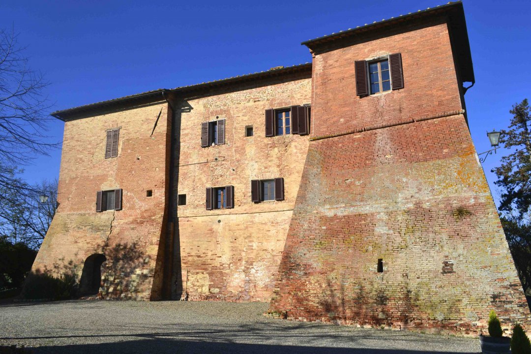 Vendita castello in zona tranquilla Siena Toscana foto 1
