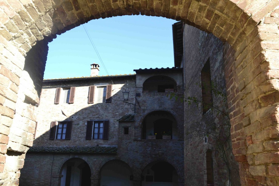 Vendita castello in zona tranquilla Siena Toscana foto 16