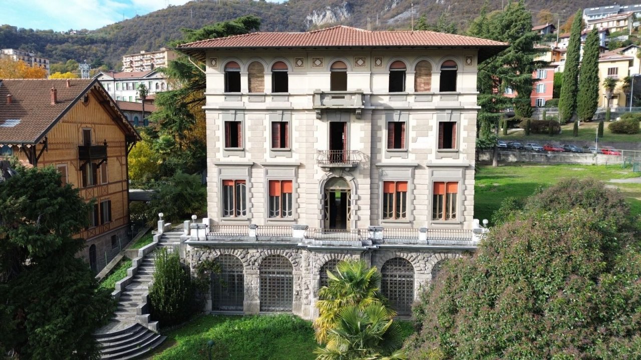 Vendita villa sul lago Lovere Lombardia foto 1