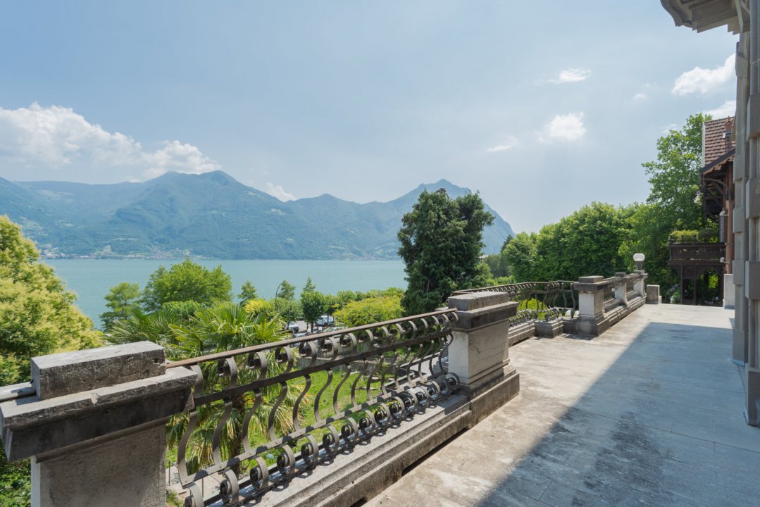 Vendita villa sul lago Lovere Lombardia foto 4