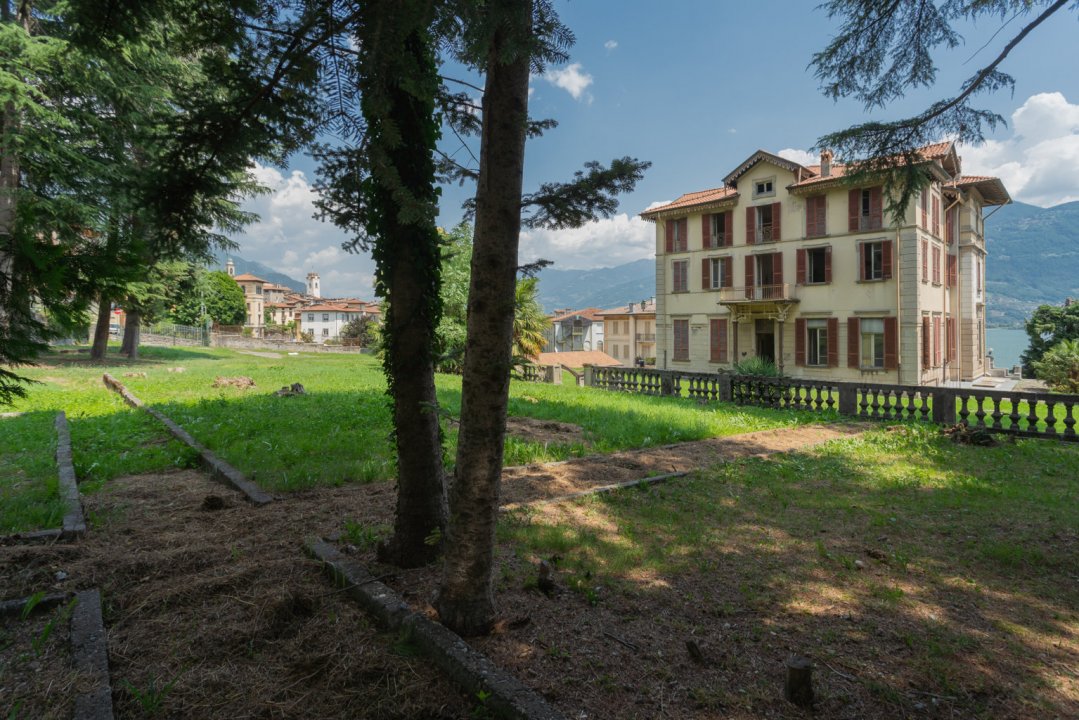 Vendita villa sul lago Lovere Lombardia foto 9