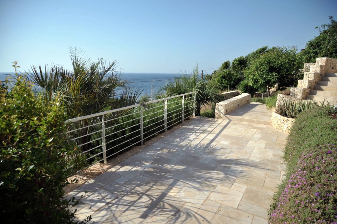 Vendita villa sul mare Diso Puglia foto 5