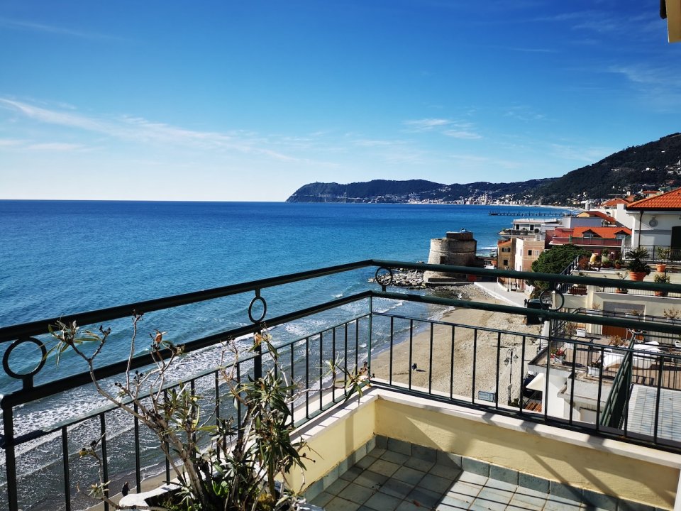 Vendita appartamento sul mare Alassio Liguria foto 1