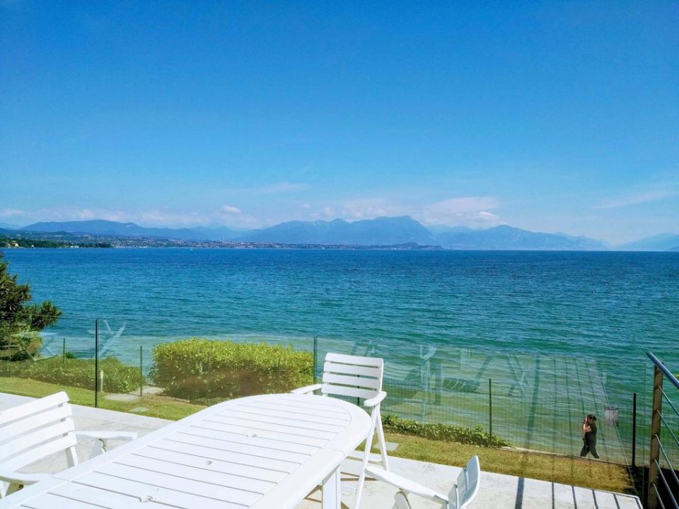 Vendita villa sul lago Desenzano del Garda Lombardia foto 1