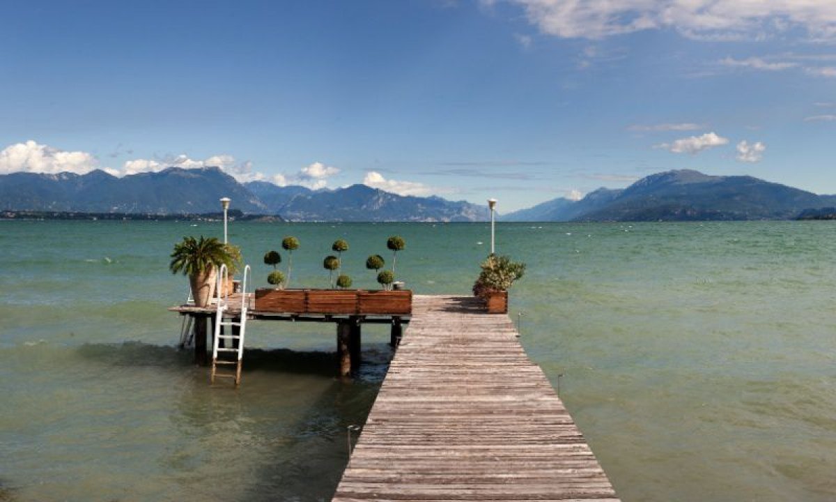 Vendita villa sul lago Desenzano del Garda Lombardia foto 18
