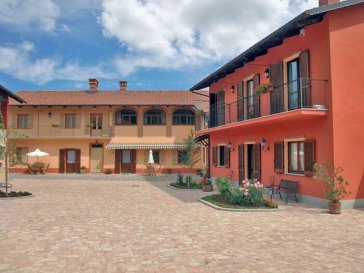 Casale Zona tranquilla Cherasco Piemonte